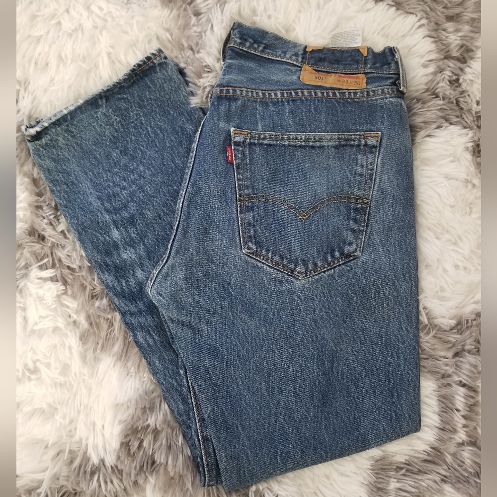 Mens Distressed Levi 501 Button Fly Jeans Size 35x30 Blue Nice Fade